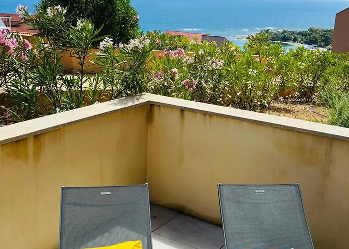Moderne à De 45 M² Avec Terrasse Vue Ajaccio (Corsica)