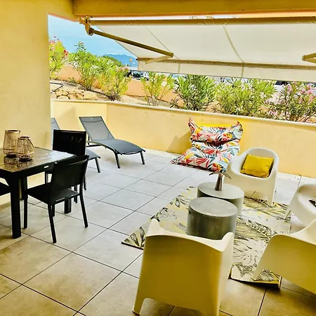Moderne à De 45 M² Avec Terrasse Vue * Ajaccio (Corsica)